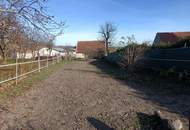 Vielseitiges Wohnhaus mit großzügigem Hof und Nebengebäuden