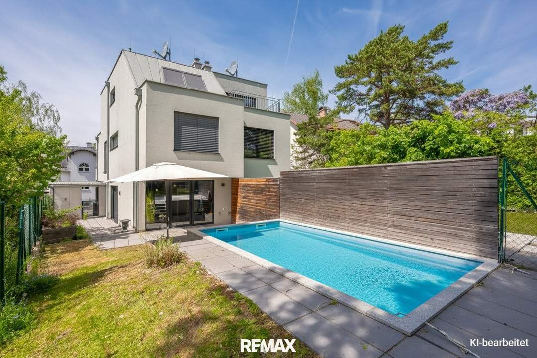 DOPPELHAUSHÄLFTE MIT GARTEN UND SALZWASSER-POOL
