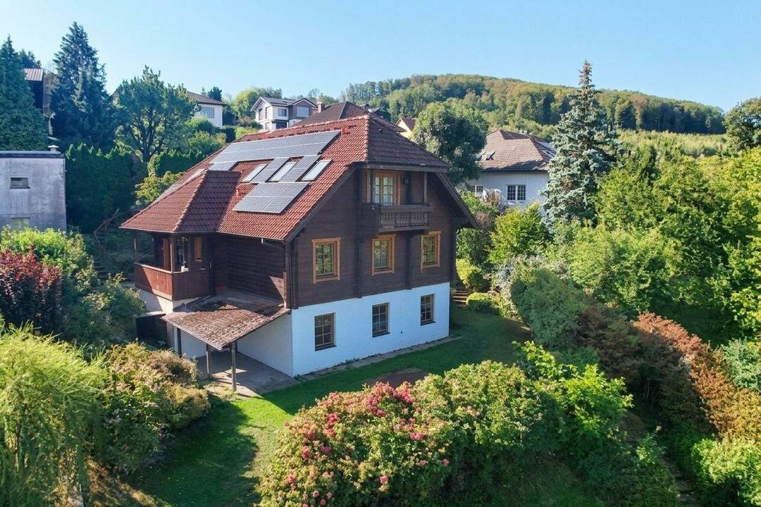 Ein Zuhause zum Wohlfühlen: Großzügiges Holzblockhaus mit Garten und moderner Haustechnik