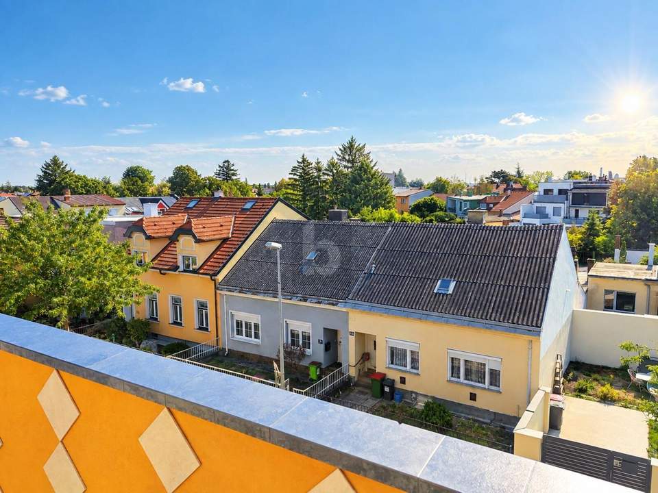 FREIER BLICK ÜBER DIE DÄCHER VON DEUTSCH-WAGRAM