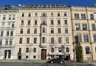 Altbau am Karlsplatz – geeignet als Wohnung oder Praxis