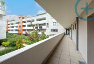 Pool inklusive: Moderne Neubauwohnung mit Loggia