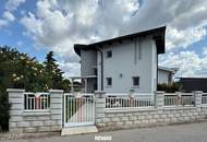 Pool, großes Grundstück und Ruhe - was will man mehr!