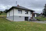 Großzügiger rundum eingezäunter Bungalow in ruhiger und sonniger Ortsrandlage