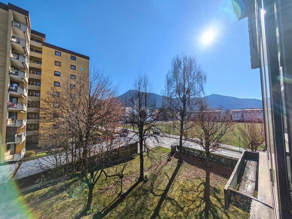 ZENTRAL, SONNIGE LOGGIA, TIEFGARAGENPARKPLATZ- ALLES WAS MAN BRAUCHT!