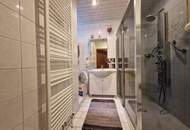 LIEBEVOLLER, SEHR GEPFLEGTER BUNGALOW SAMT NEBENGEBÄUDE MIT PARKÄHNLICHEM GARTEN IN TRAUMHAFTER WOHNLAGE MIT HERRLICHEM GRÜNBLICK DIREKT AN FELDER DER REGION ANGRENZEND