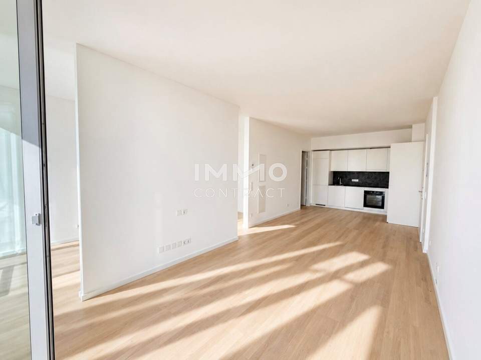 DC2 Tower 40. Etage - Erstbezug mit Loggia