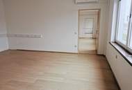 2.500m² Lagerhalle mit Rampen &amp; 250m² Büro