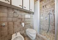 Imposante Landhausstil-Liegenschaft eingebettet in einem idyllischen Gartenparadies mit Schwimmteich und Grünbestand