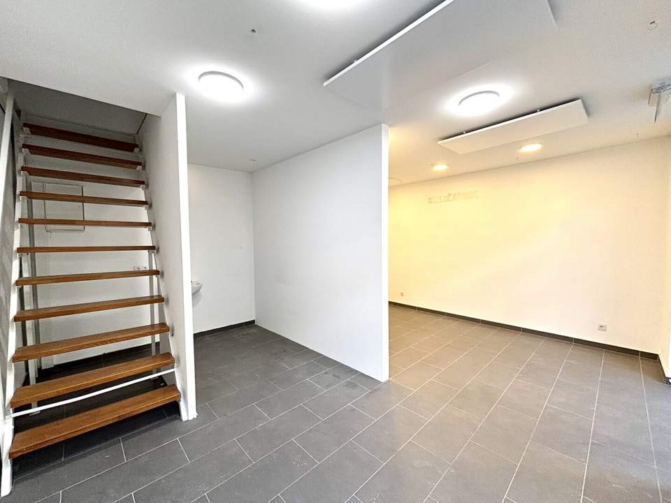 1130! Kleines Geschäftslokal mit strassenseitigem Schaufenster nahe Altgasse!