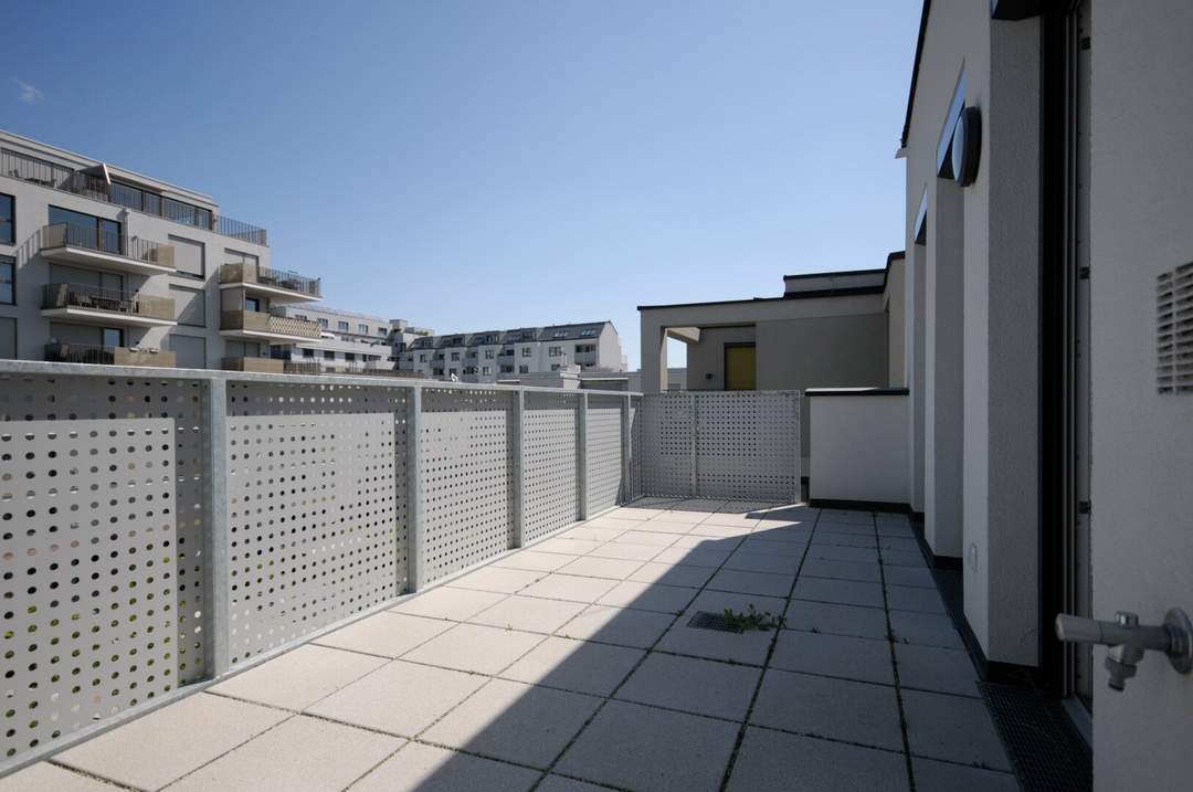 PROVISIONSFREI: FANTASTISCHE DG-WOHNUNG MIT TERRASSE & BALKON