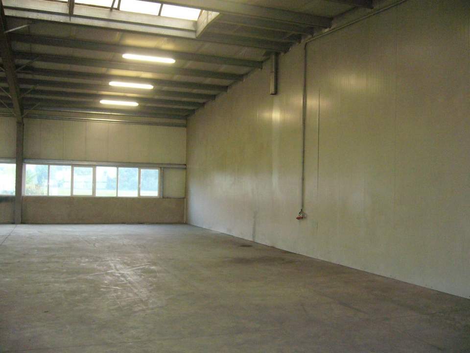 Gewerbe- und Lagerhalle zu MIETEN!