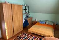 Wohnhaus mit mehreren Nebengebäuden in Ruhelage