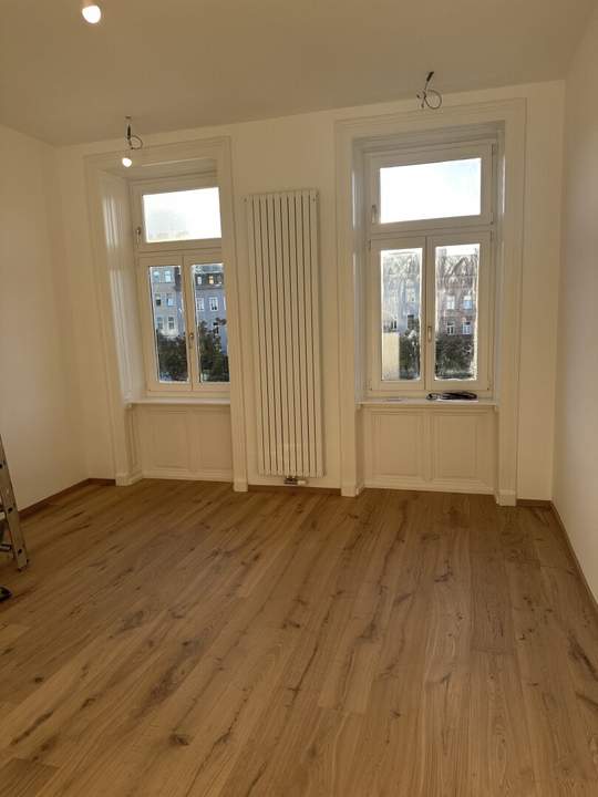 Altbauwohnung mit Charme und Potential- Saniert, hell, Top U Bahn Anbindung im 7.Bezirk.