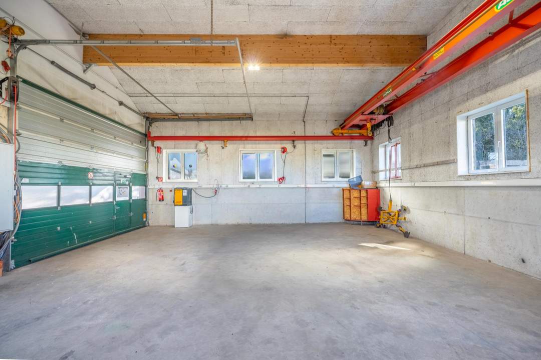 Lagerhalle mit Kran-Power in Koppl bei Salzburg