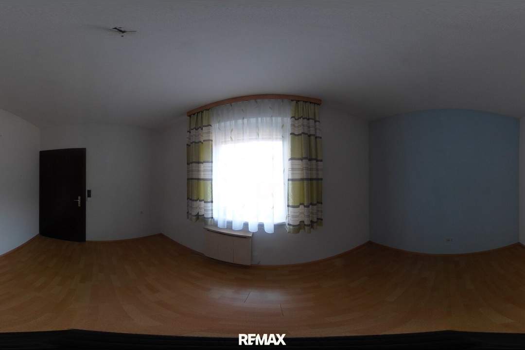 *** Helle Erdgeschosswohnung mit Balkon, 2 Schlafzimmern &amp; viel Potenzial in Langenwang ***