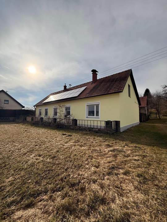 Charmantes Landhaus mit großem Grundstück in ruhiger Dorflage