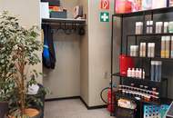 Moderner, komplett ausgestatteter Friseursalon