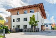 Alpenblick &amp; Wohnkomfort – Stilvolle 4-Zimmer-Wohnung in ruhiger Lage mit Balkon und Carport