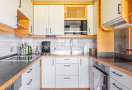 Zweifamilienhaus mit vielseitigem Gewerbebereich & exklusivem Wellnesshaus