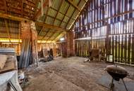 Einfamilienhaus mit großem Grundstück und Nebengebäuden