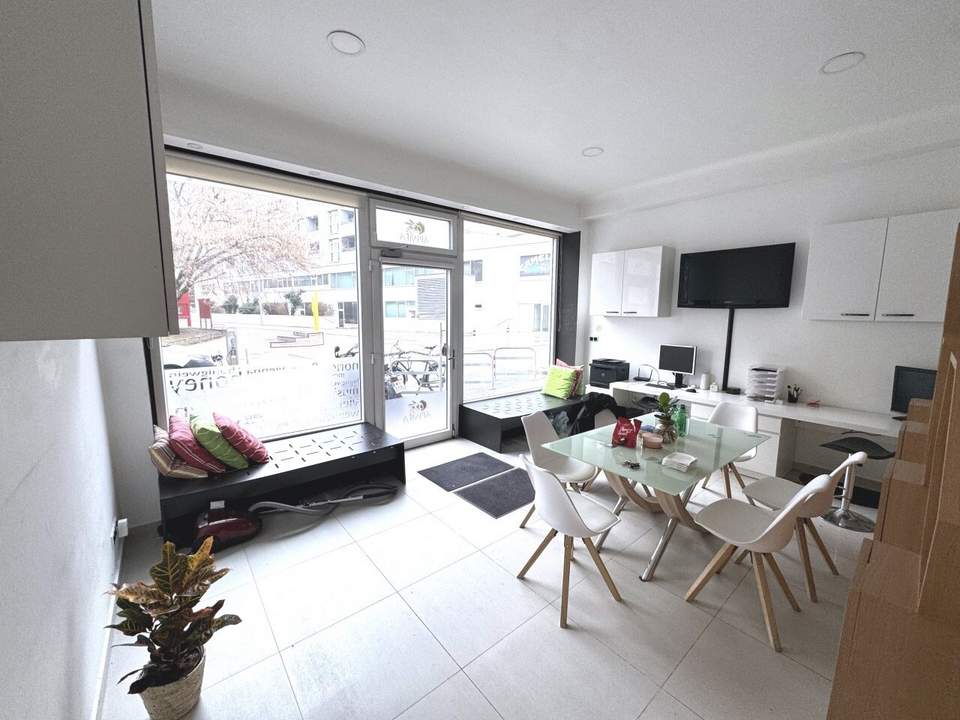 vollsaniertes Geschäftslokal plus Lager beim Schwendermarkt/Mariahilfer Straße