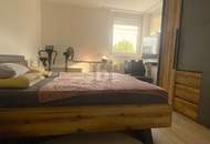 2-ZIMMER MIT WUNDERSCHÖNEM BLICK INS GRÜNE