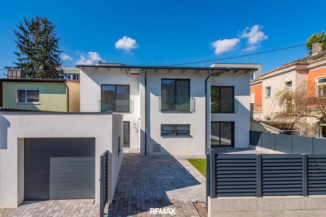 Topmodernes, Neubau - Einfamilienhaus in Zentrumslage mit Küche, Garage und Parkplatz!