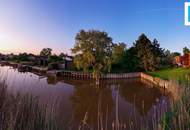 Idyllisches Seegrundstück mit Ferienhaus