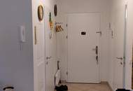 Traumhafte 2 1/2 Zimmer Wohnung in idealer Lage mit TG- und Außen-Stellplatz