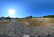 sehr sonniges und ruhiges Baugrundstück mit Bodenplatte