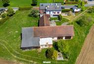 Einfamilienhaus mit großem Grundstück und Nebengebäuden