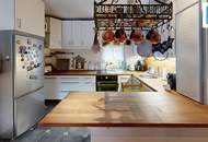 Charmantes Einfamilienhaus in idyllischer Hanglage – Wohnen am Waldrand in Jabing