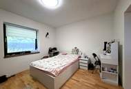 Großzügiges Wohnhaus mit Garagen für drei PKW, Sackgasse, Waldrandlage