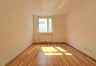 Breitenfelder Gasse: 4-Zimmer Wohnung mit Loggia in toller Lage - 4.OG