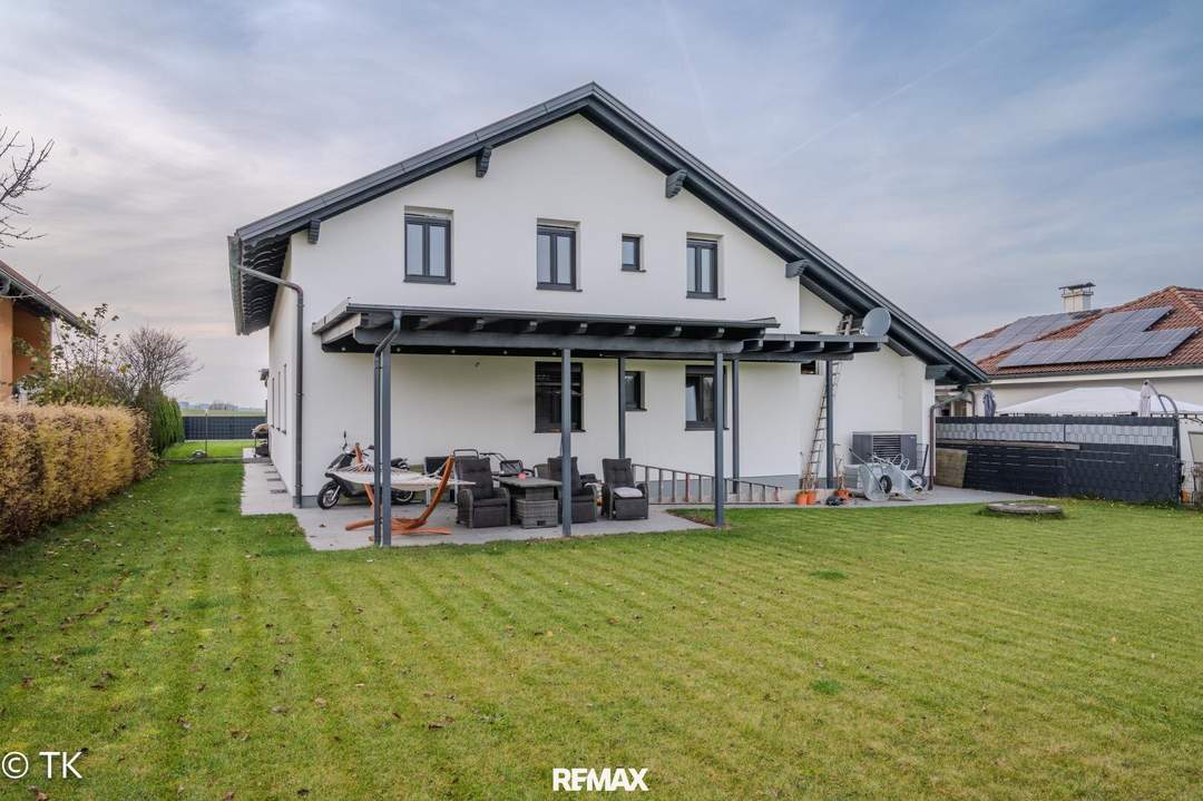 Großzügiges Wohnhaus mit Blick ins Grüne