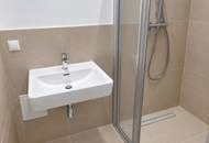 Frisch sanierte 2-Zimmer-Wohnung mit sensationellen 33 m² zusätzlicher Lagerfläche! + Beste Infrastruktur + Traumhaftes Altbauhaus + Jetzt zugreifen!