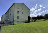 Zentrale Ruhelage * 2 Zimmer-Wohnung mit Balkon und PKW Stellplatz