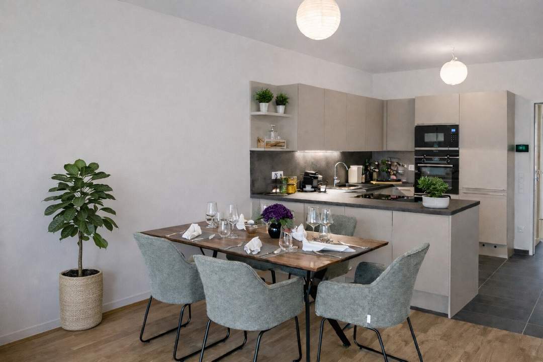 Hochwertiges Reihenhaus (Ziegelmassivbau) mit 5 Zimmern, Eigengarten, Dachterrasse, Keller u. Garagenplatz, provisionsfrei!