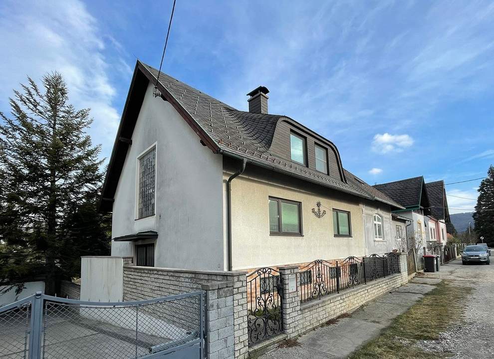 Großzügiges EFH mit eigener Bowlingbahn und Riesengrundstück