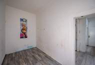 **Hannovermarkt** Renovation Opportunity: 3-Room Period Apartment with Airbnb Potential