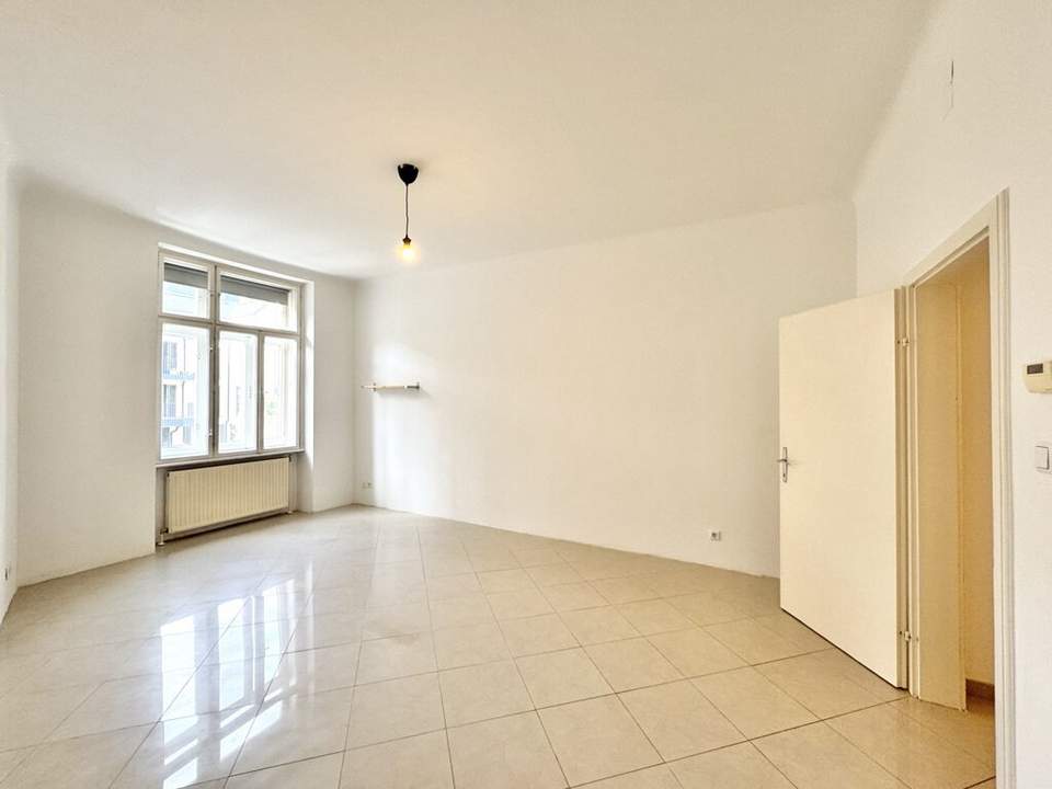 Nächst Q19 und Straßenbahn D! Gut aufgeteilter 2-Zimmer-Altbau in West-Ost-Ausrichtung