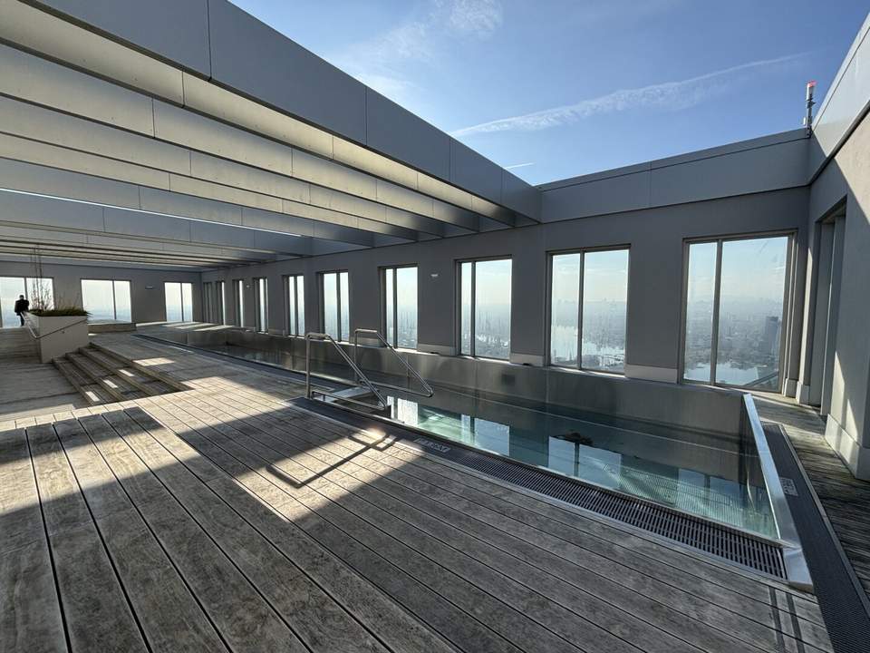 Rooftop Pool I U-Bahn-Station U1 Kagran I Helle Wohnung mit Loggia I Alte Donau Nähe I Exklusive Ausstattung