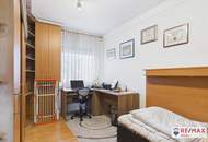 Auvorstadt: Helle 3-Zimmer-Wohnung mit Loggia, Schwedenofen & Parkplatz!