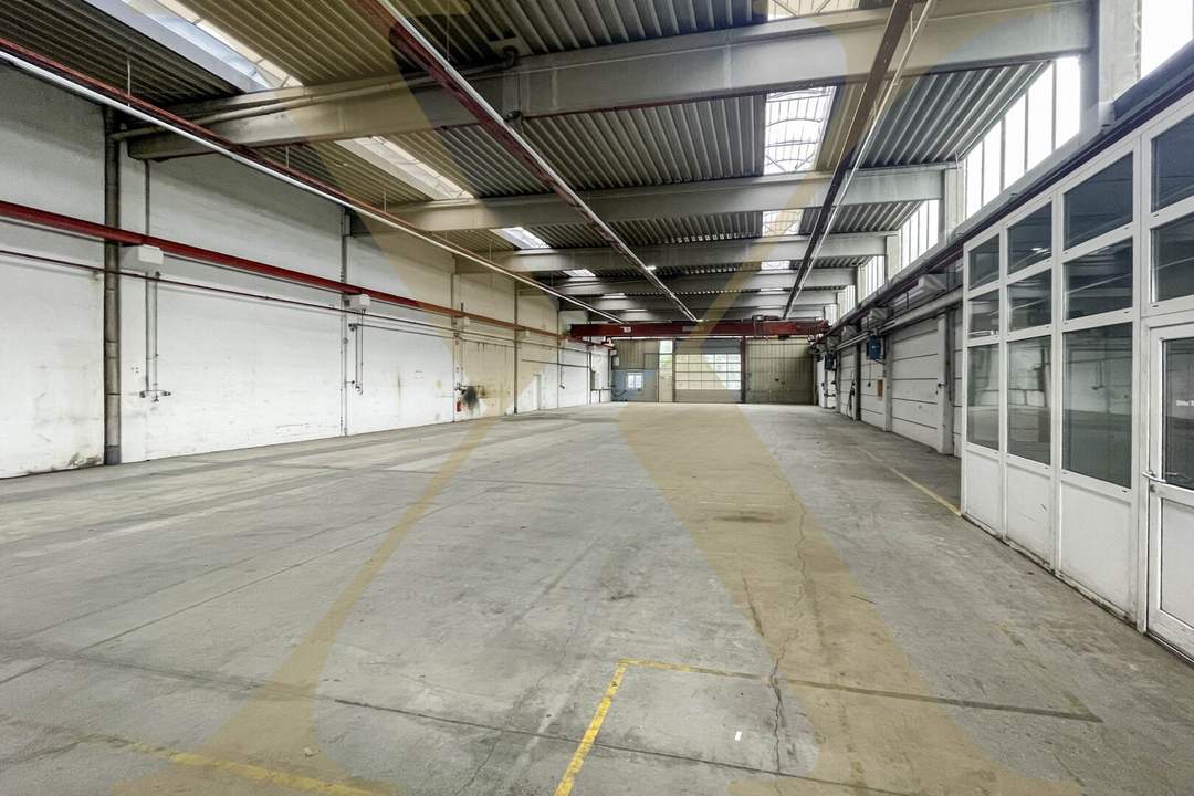 Attraktives Gewerbeobjekt mit Büro- und Hallenflächen in Top-Lage von Haid/Ansfelden zu vermieten! Teilbar!