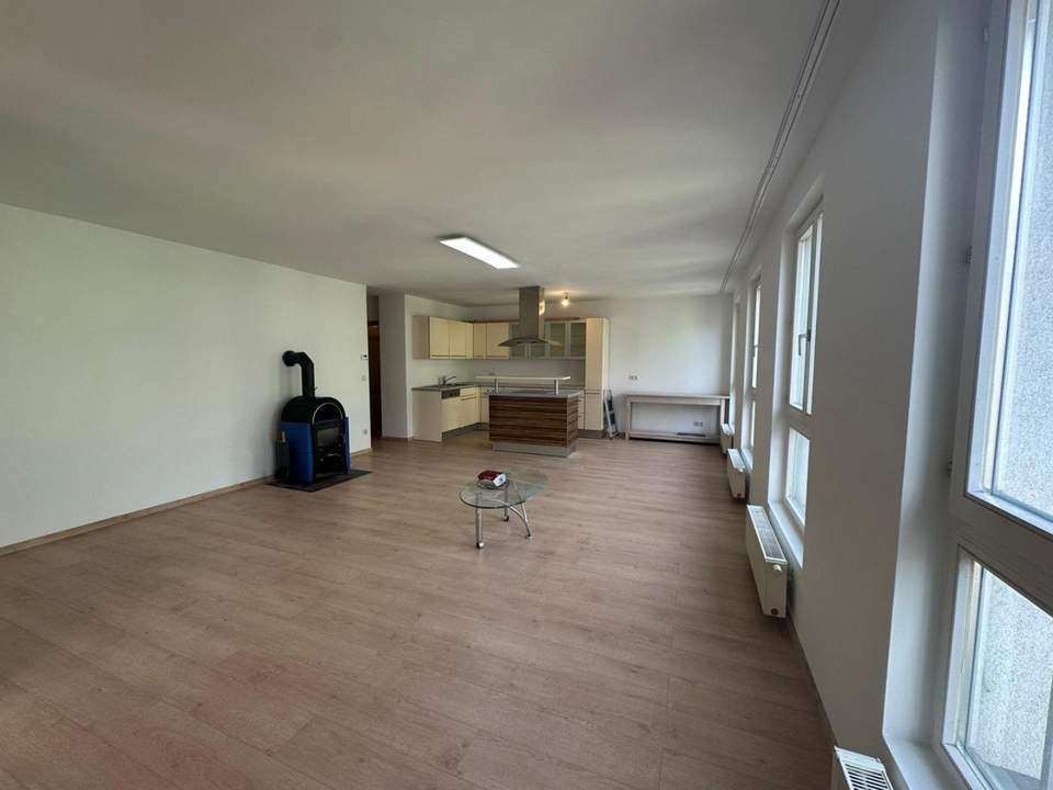 Traumhafte, frisch sanierte 3-Zimmer-Wohnung mit Kaminofen &amp; Wohnküche in 1100 Wien!!