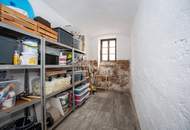 Stilechte, professionell generalsanierte Altbauwohnung mit Balkon