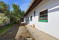 Renovierungsbedürftiges Bauernhaus mit idyllischem Garten in Schalladorf