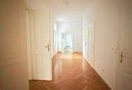 UNBEFRISTET! Repräsentative 4-Zimmer Altbauwohnung mit Loggia und Balkon Nähe The Mall!