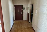 Sonnige sanierungsbedürftige 3 Zimmerwohnung in der beliebten grünen Südstadt mit LOGGIA